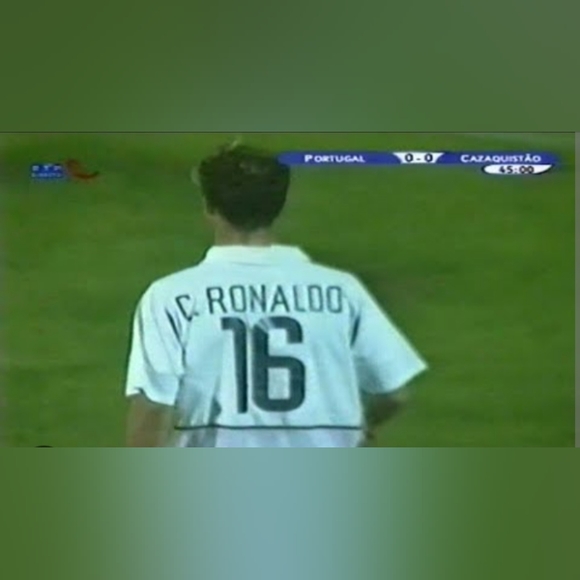 Cristiano Ronaldo Portugal jersey 2002-2003 - Picture 8 of 8